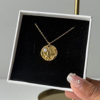 Pelora Necklace