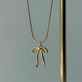 Bow Necklace