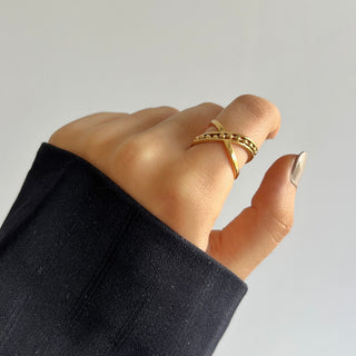 Criss Cross Ring